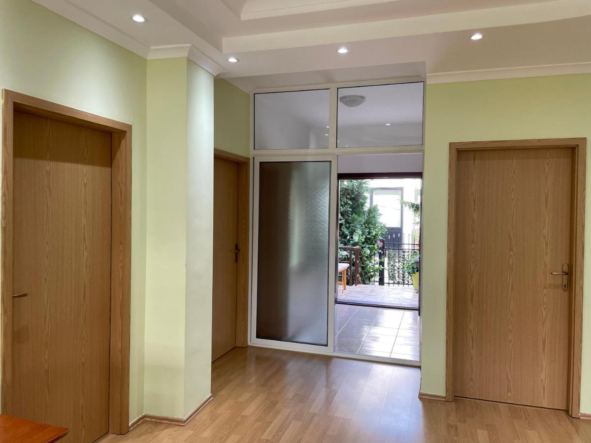 Huge Apartment With A Garden In The City Center Приштина Экстерьер фото
