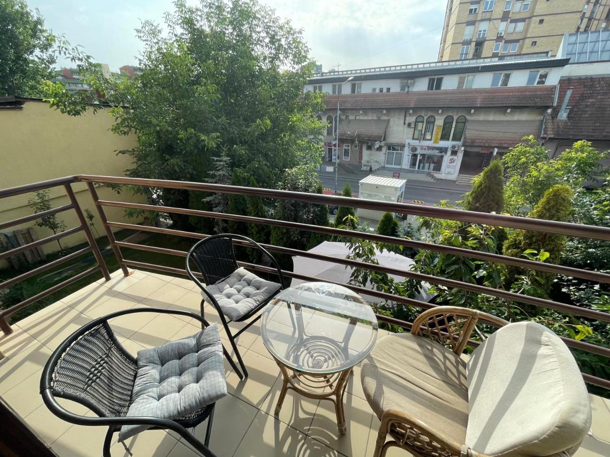 Huge Apartment With A Garden In The City Center Приштина Экстерьер фото