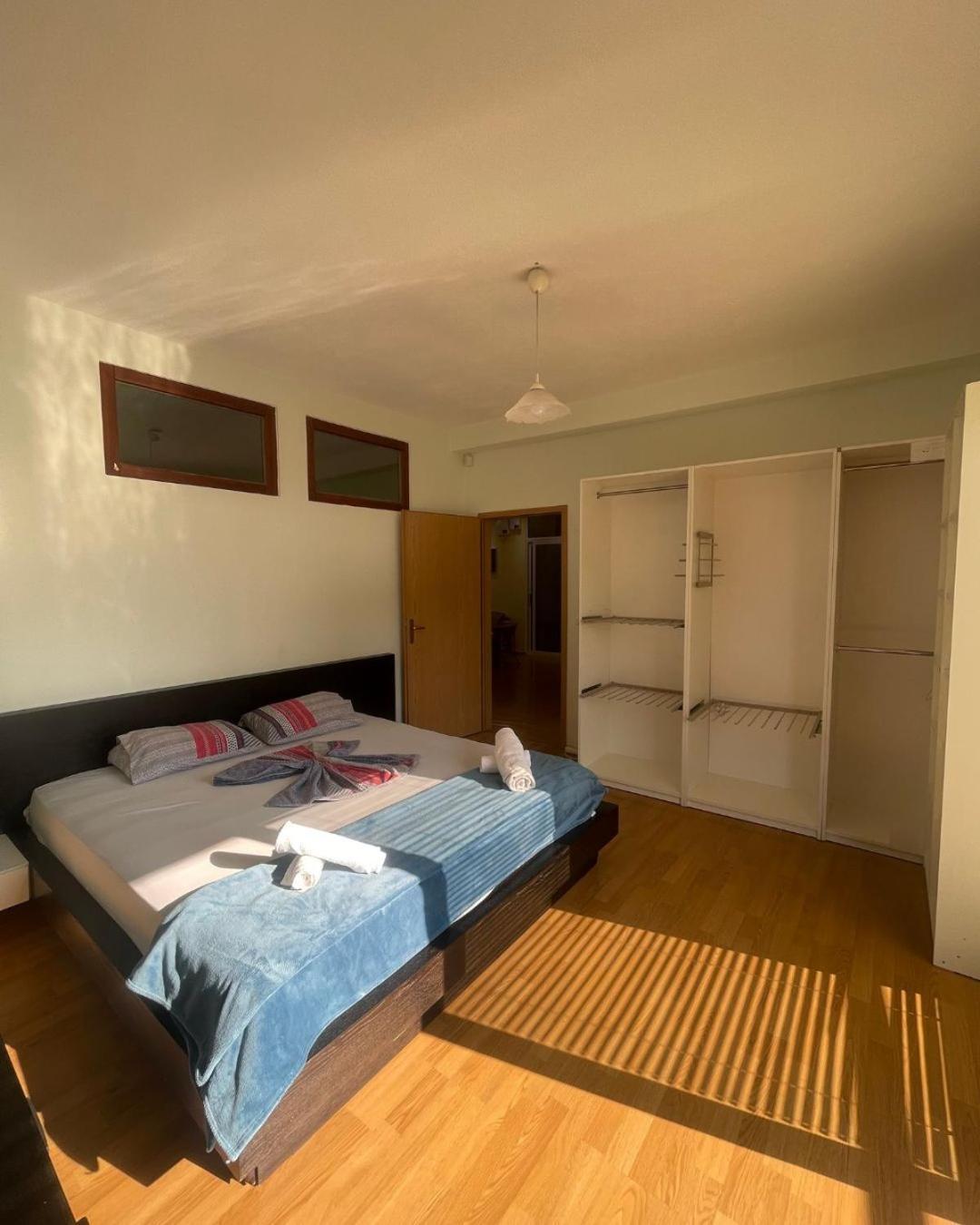 Huge Apartment With A Garden In The City Center Приштина Экстерьер фото